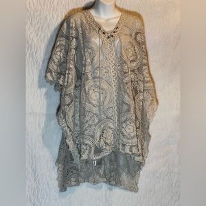 umgee Off-White Lace Poncho